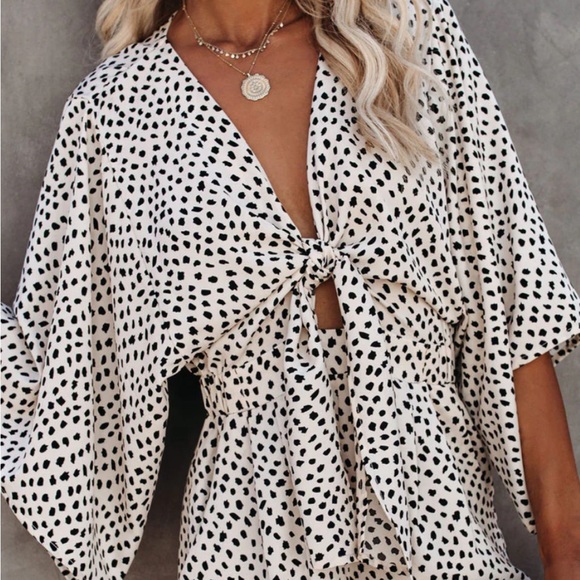 VICI Collection // WELL BEHAVED PRINTED POCKETED TIE ROMPER (size medium) - Picture 5 of 10